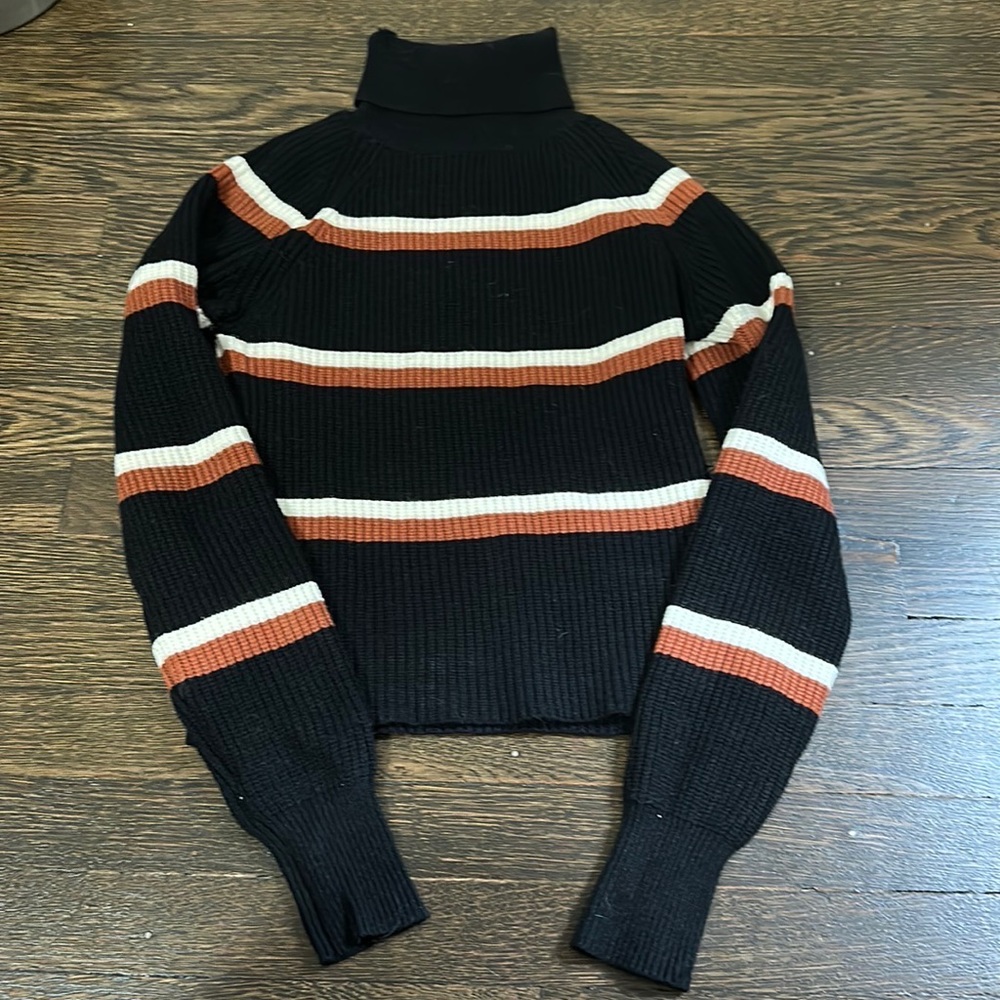 isalis turtle neck